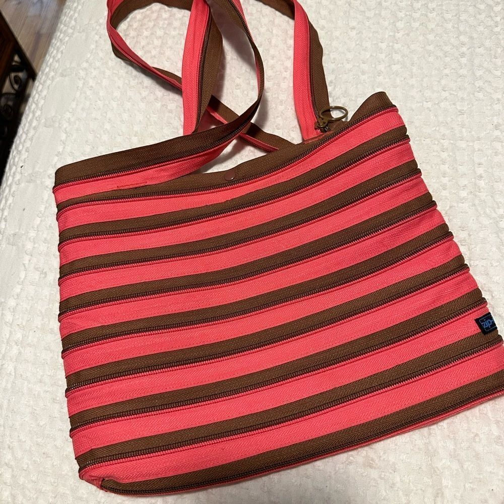 Zip it Purse EUC